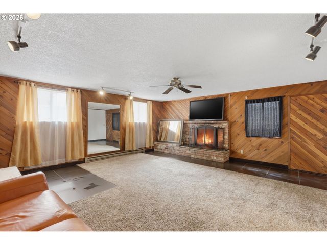 12519 Se ELLIS St, Portland, OR 97236