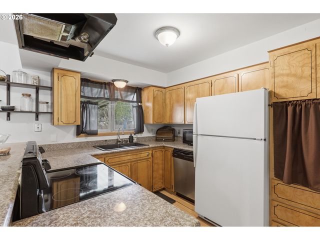 12519 Se ELLIS St, Portland, OR 97236