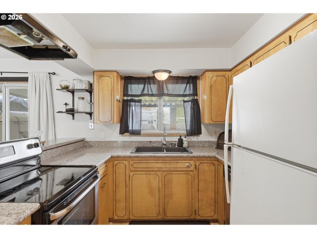 12519 Se ELLIS St, Portland, OR 97236