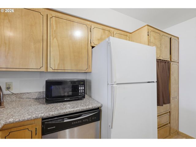 12519 Se ELLIS St, Portland, OR 97236