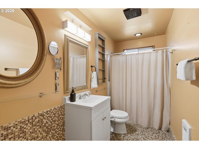 12519 Se ELLIS St, Portland, OR 97236