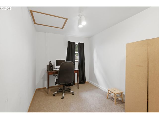 12519 Se ELLIS St, Portland, OR 97236