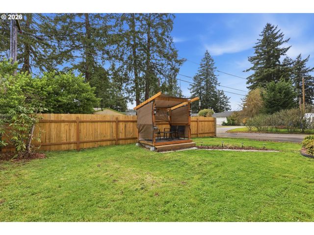 12519 Se ELLIS St, Portland, OR 97236