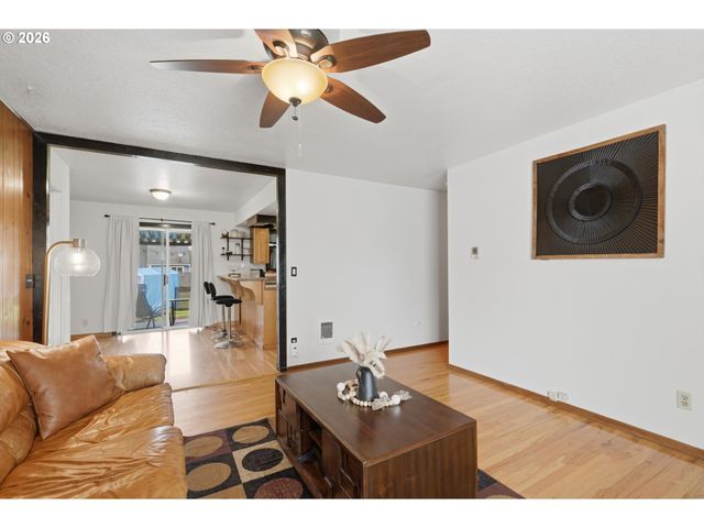 12519 Se ELLIS St, Portland, OR 97236