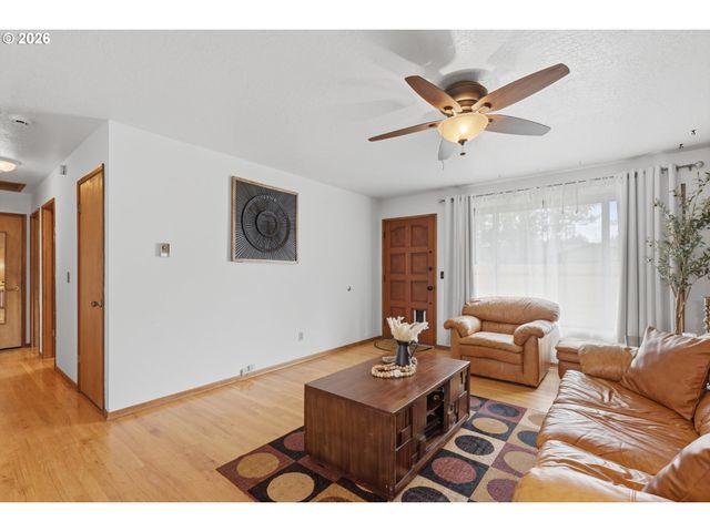 12519 Se ELLIS St, Portland, OR 97236