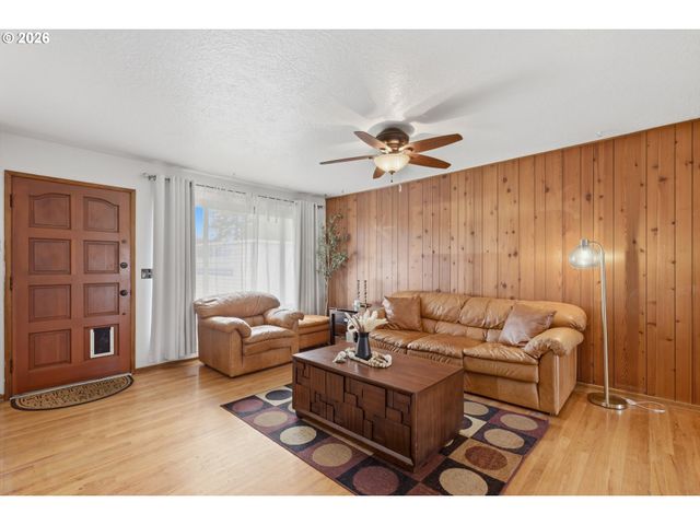 12519 Se ELLIS St, Portland, OR 97236