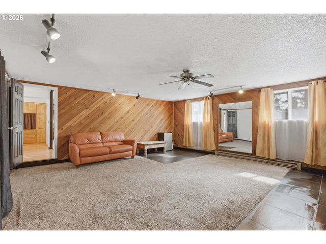 12519 Se ELLIS St, Portland, OR 97236