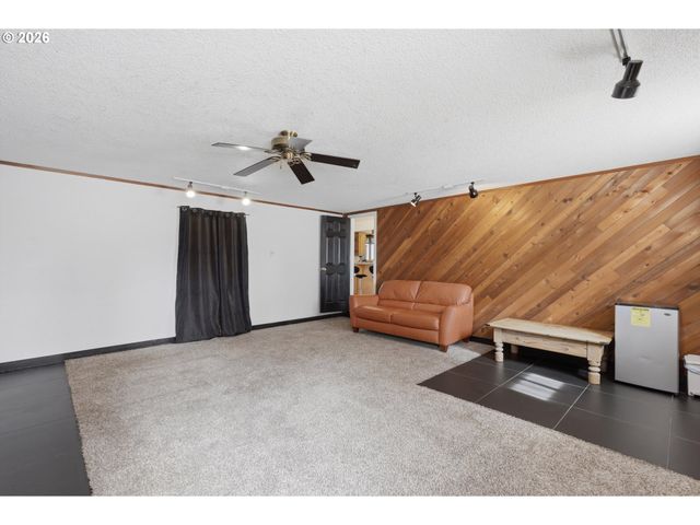 12519 Se ELLIS St, Portland, OR 97236