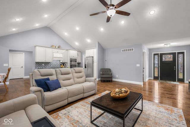 737 Enos Road, Seymour, IN 47274