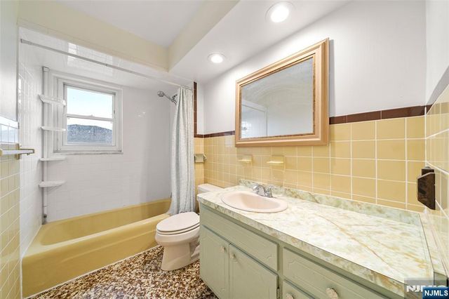 209 8th Street, Fairview, NJ 07022