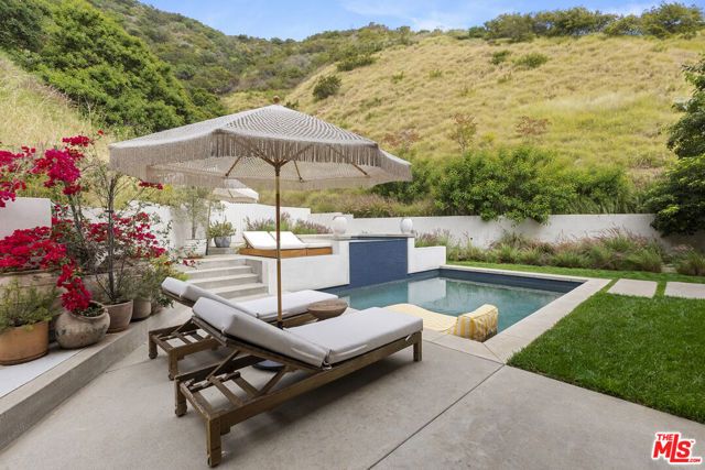 1739 San Ysidro Drive, Beverly Hills, CA 90210