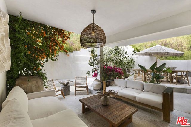 1739 San Ysidro Drive, Beverly Hills, CA 90210