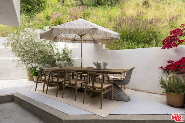 1739 San Ysidro Drive, Beverly Hills, CA 90210