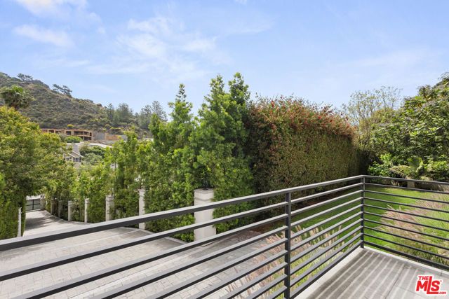 1739 San Ysidro Drive, Beverly Hills, CA 90210