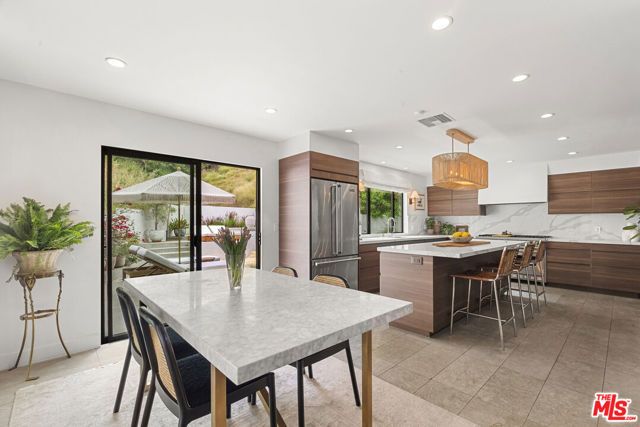 1739 San Ysidro Drive, Beverly Hills, CA 90210