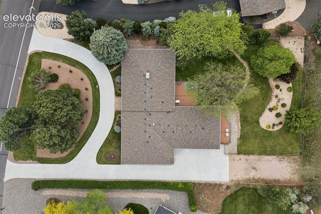 Image 9 of property listing at 1670 Hill Circle, Colorado Springs, CO 80904