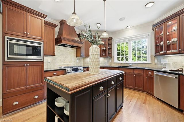 3940 White Hawk Lane, Winston-salem, NC 27106