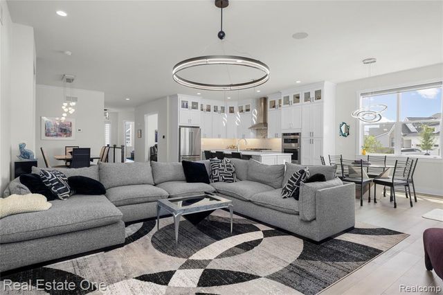 7656 Dunlap Court, West Bloomfield, MI 48322