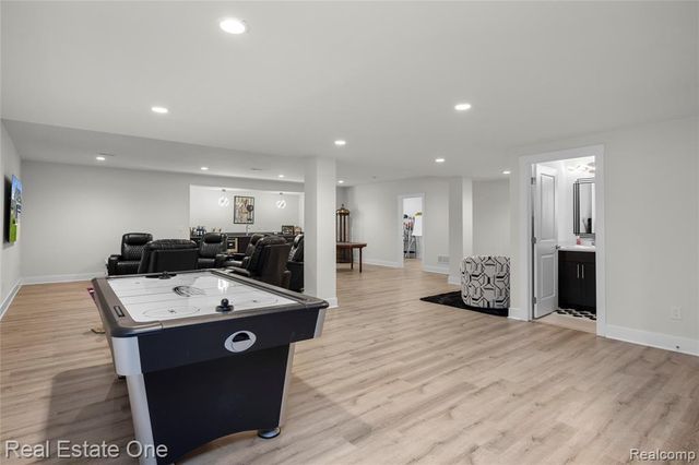 7656 Dunlap Court, West Bloomfield, MI 48322