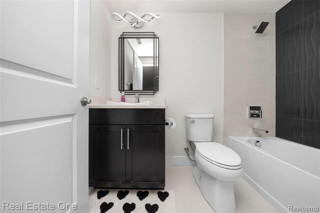 7656 Dunlap Court, West Bloomfield, MI 48322