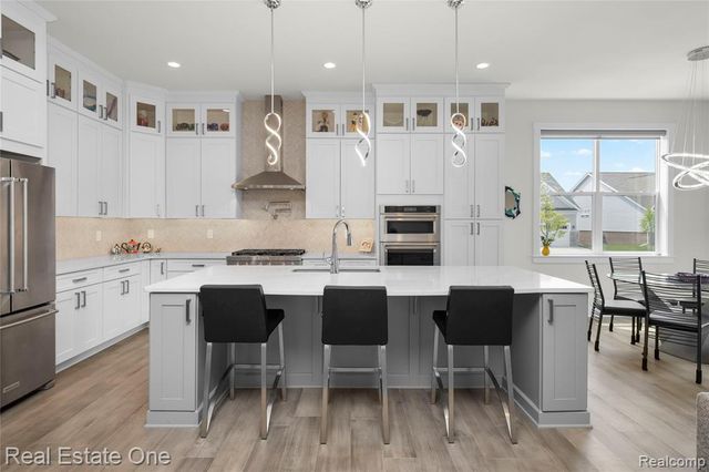 7656 Dunlap Court, West Bloomfield, MI 48322