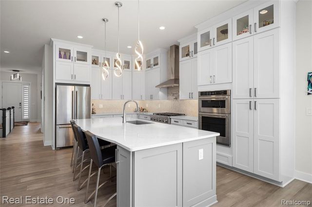 7656 Dunlap Court, West Bloomfield, MI 48322