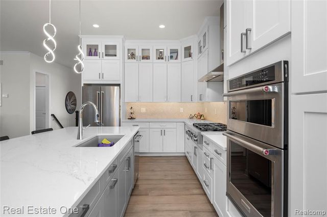 7656 Dunlap Court, West Bloomfield, MI 48322