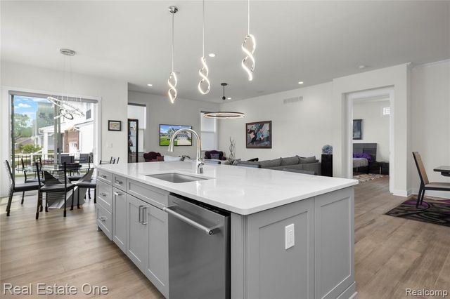 7656 Dunlap Court, West Bloomfield, MI 48322