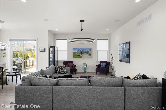 7656 Dunlap Court, West Bloomfield, MI 48322