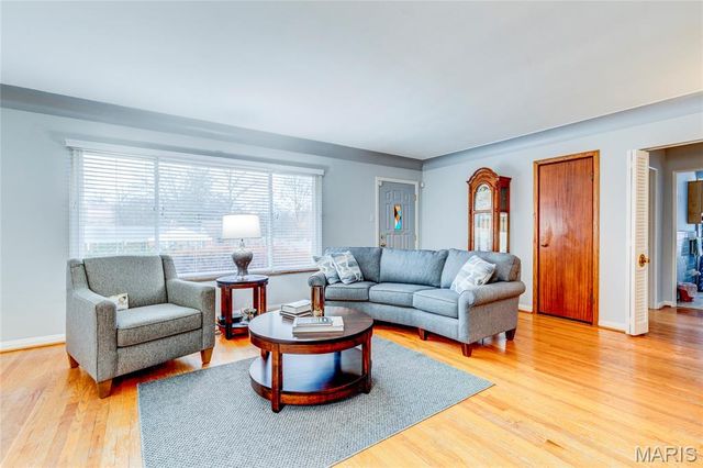 18 Cardigan Drive, Ferguson, MO 63135