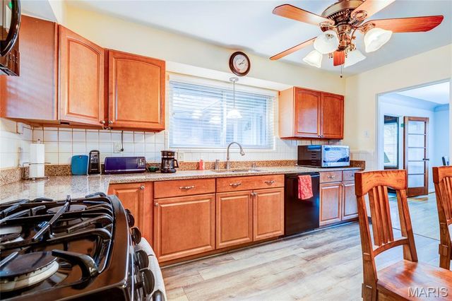 18 Cardigan Drive, Ferguson, MO 63135