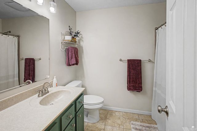 3209 Windgate Cir, Manhattan, KS 66503