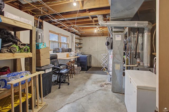 3209 Windgate Cir, Manhattan, KS 66503