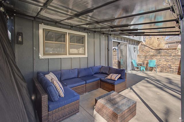 3209 Windgate Cir, Manhattan, KS 66503