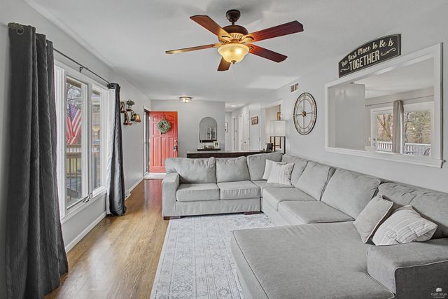 3209 Windgate Cir, Manhattan, KS 66503