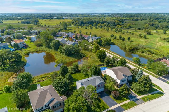 402 Hubbard Lane, Lake Villa, IL 60046