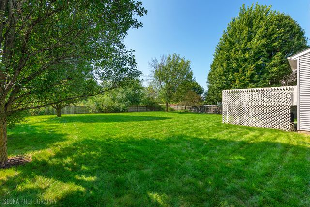 402 Hubbard Lane, Lake Villa, IL 60046