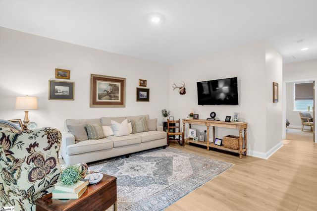106 Winding Stream Circle, Simpsonville, SC 29681