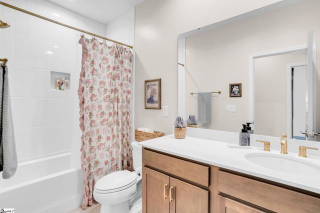 106 Winding Stream Circle, Simpsonville, SC 29681