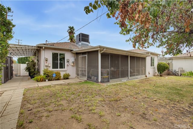 16858 Weddington Street, Encino, CA 91436
