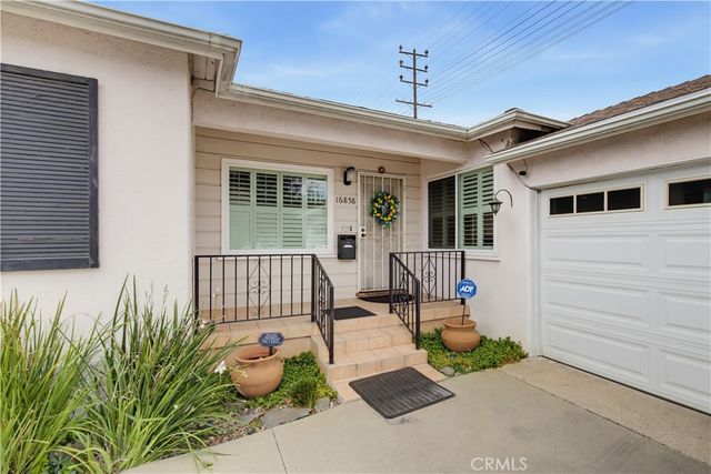 16858 Weddington Street, Encino, CA 91436