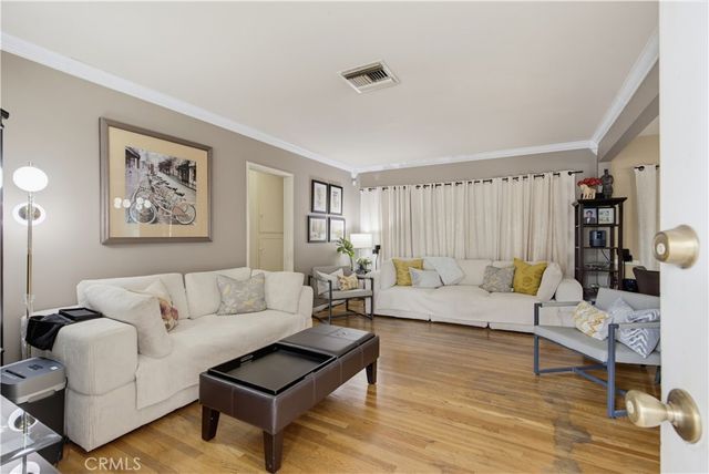 16858 Weddington Street, Encino, CA 91436