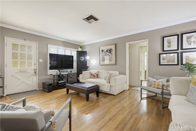 16858 Weddington Street, Encino, CA 91436