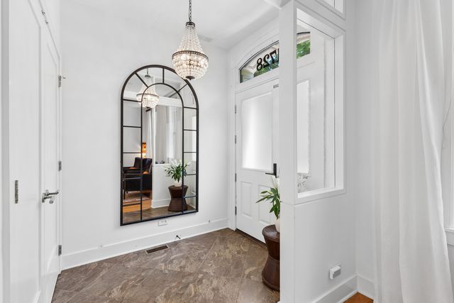 1728 N Hudson Avenue, Chicago, IL 60614