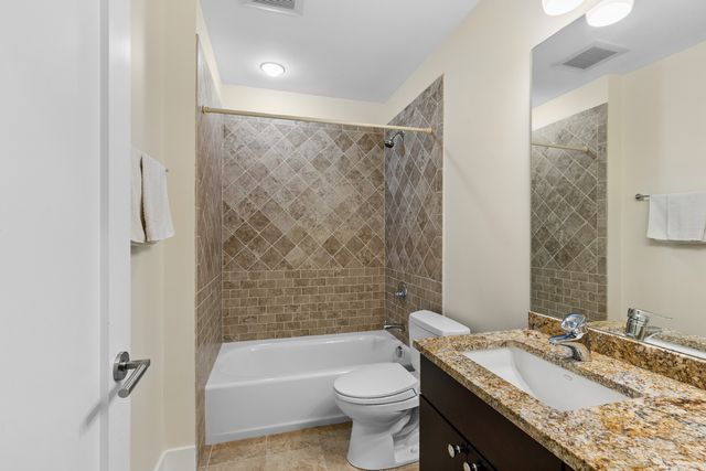 1728 N Hudson Avenue, Chicago, IL 60614