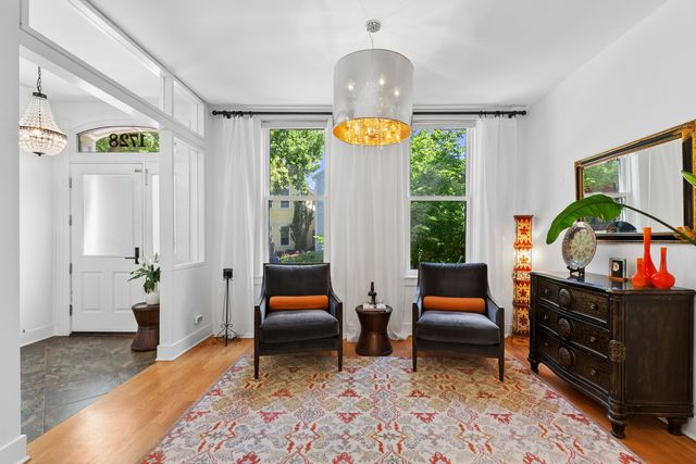 1728 N Hudson Avenue, Chicago, IL 60614