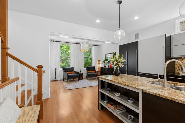 1728 N Hudson Avenue, Chicago, IL 60614