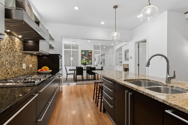 1728 N Hudson Avenue, Chicago, IL 60614