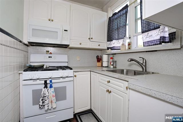 77 Columbus Avenue, Garfield, NJ 07026