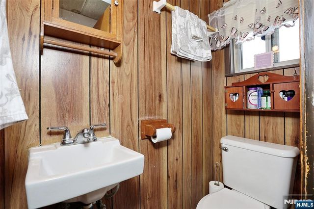 77 Columbus Avenue, Garfield, NJ 07026